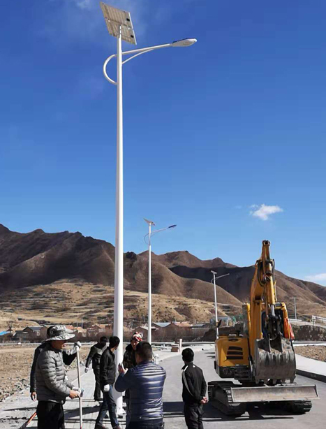 甘南碌曲10米卡若太阳能路灯项目